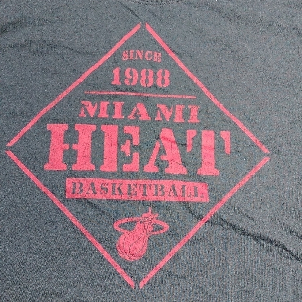 Miami Heat XL men's t shirt
